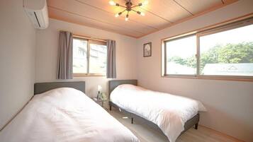 Verduisterende gordijnen, gratis wifi, beddengoed