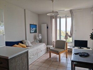 2 chambres, fer et planche à repasser, accès au Wi-Fi (inclus)