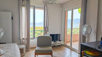 2 chambres, fer et planche Ă repasser