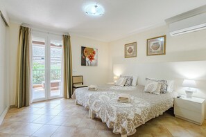 3 habitaciones, tabla de planchar con plancha, internet y ropa de cama