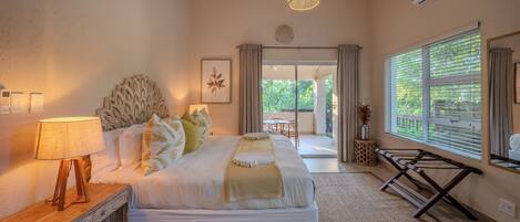 Suite Exécutive, balcon, vue jardin | Coffres-forts dans les chambres, fer et planche à repasser