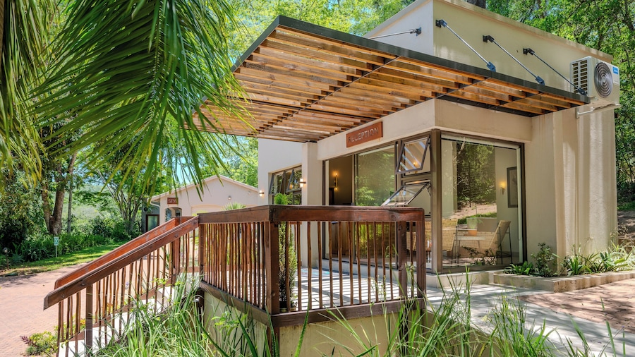 Bushbaby Valley Lodge