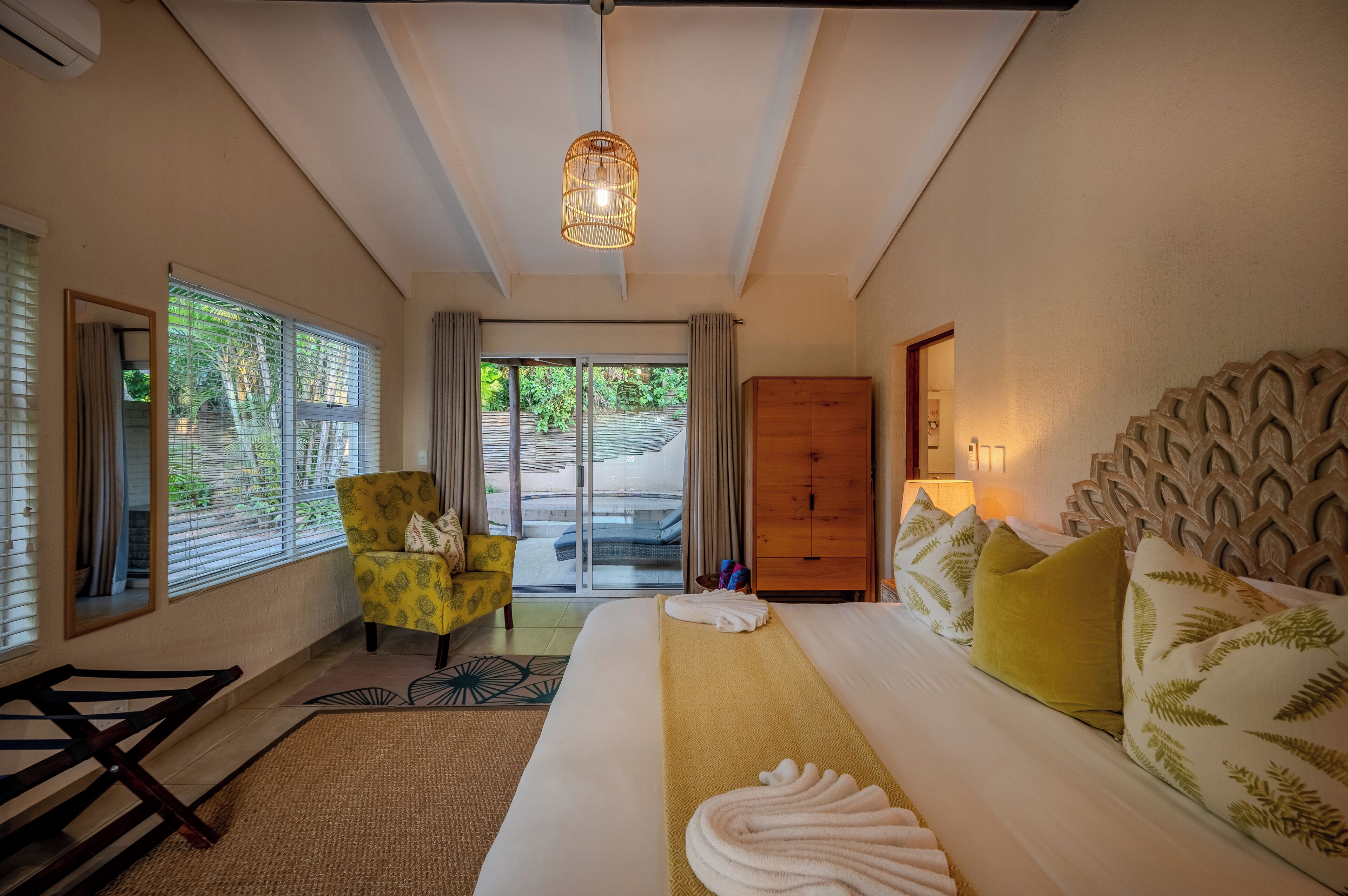 Executive suite, balkon, uitzicht op tuin | Een kluis op de kamer, een strijkplank/strijkijzer, gratis wifi