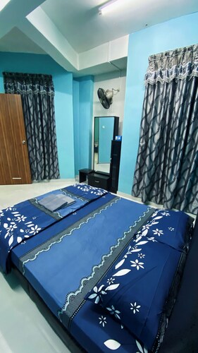 HS-Stay Here with 3 bedrooms and 2 bathrooms