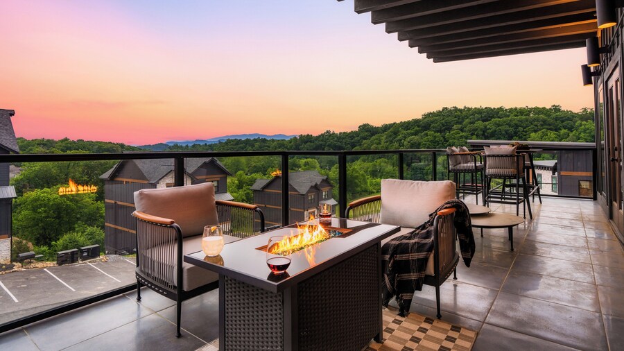 Cozy Cub Luxury Cabin Pigeon Forge