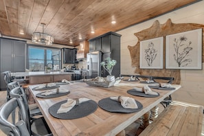 Interior - Cozy Cub Luxury Cabin Pigeon Forge (Sevierville)