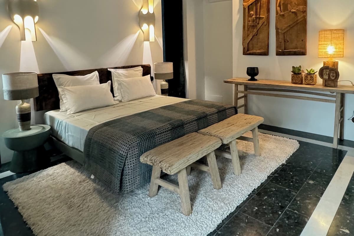 Phòng đôi Deluxe, quang cảnh hồ bơi | Két bảo mật tại phòng, trang trí khác biệt