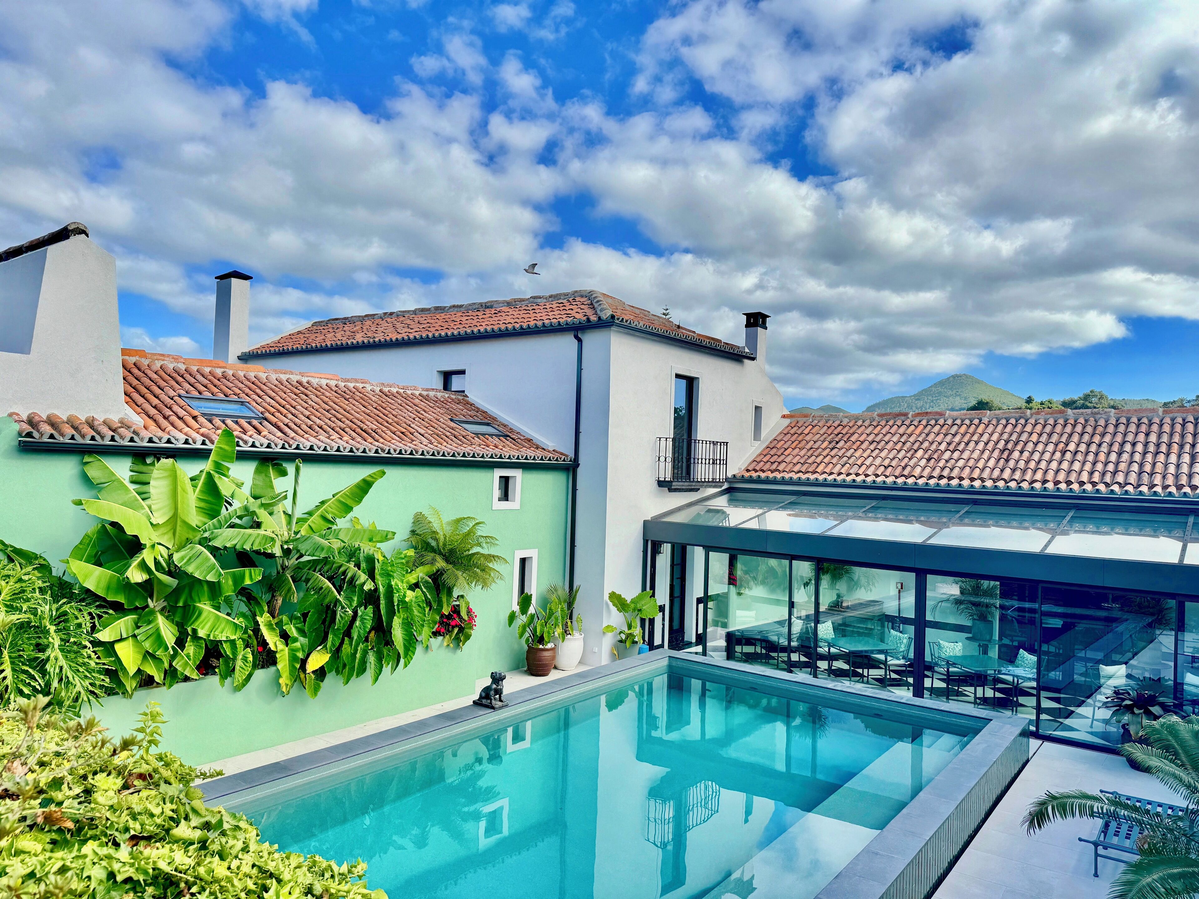 Piscine extérieure (ouverte en saison), chaises longues