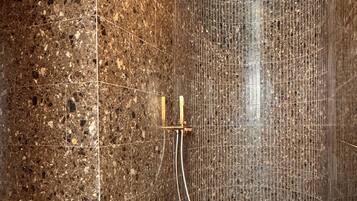Luxury Double Room, Pool View | Bathroom | Towels, soap, shampoo, toilet paper