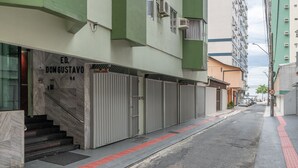 A building with a sign reading "ED. DOMGUSTAVO 84" and a staircase leading to the entrance. - 2 Bedroom apt 100m From th Central Beach BC Edg402 (Balneário Camboriú)