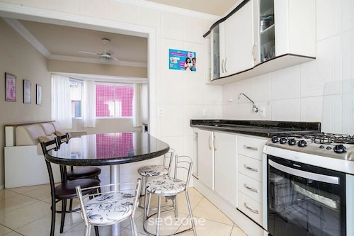 2 Bedroom apt 100m From th Central Beach BC Edg402