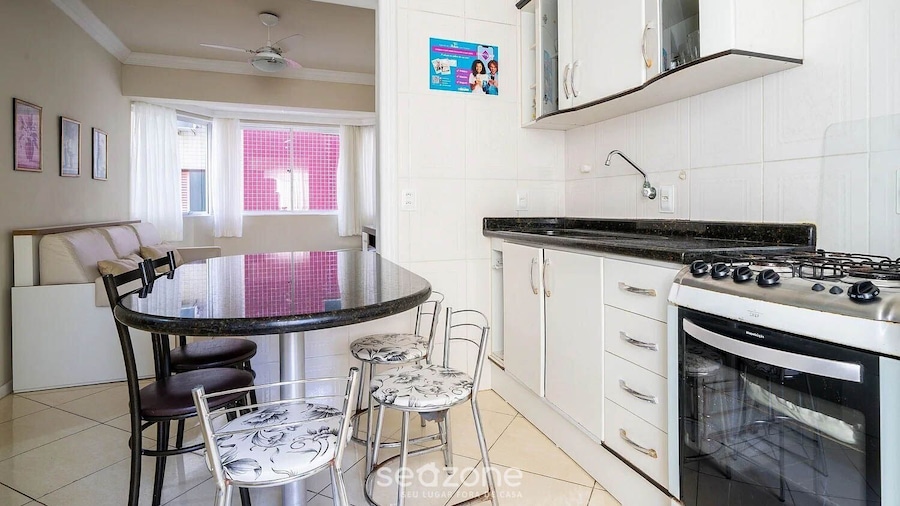 2 Bedroom apt 100m From th Central Beach BC Edg402