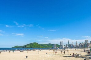 Beach - 2 Bedroom apt 100m From th Central Beach BC Edg402 (Balneário Camboriú)