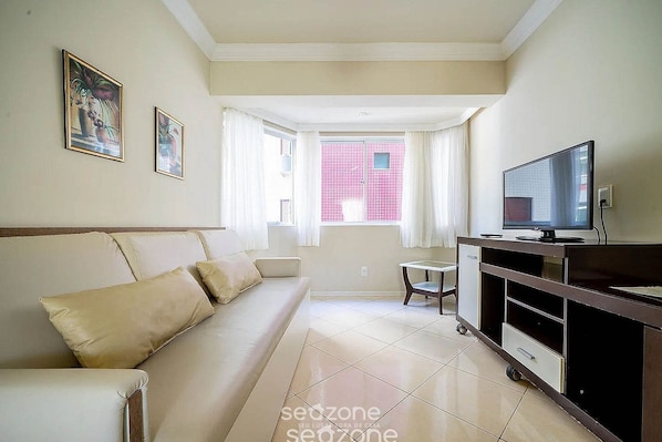 Basic Apartment | Living area