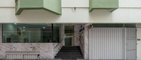 Basic Apartment | Exterior detail