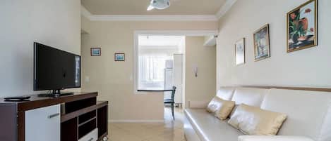 Basic Apartment | Living area