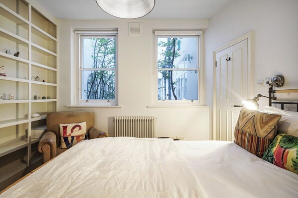 2 habitaciones, tabla de planchar con plancha, wifi y ropa de cama