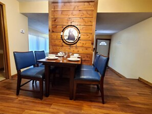 Family House, 2 Bedrooms, Patio, Mountainside | In-room dining