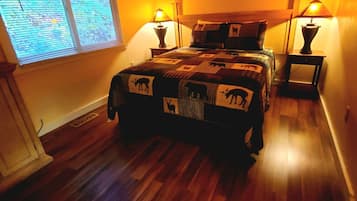 Maison exécutive, 2 chambres, patio, côté montagne | Décor unique, ameublement unique, fer et planche à repasser