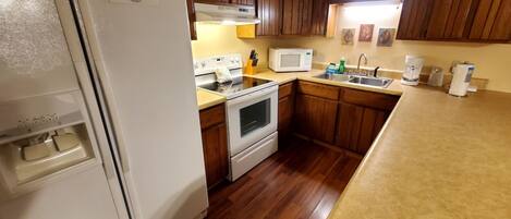 Executive huis, 2 slaapkamers, terras, uitzicht op gebergte | Privékeuken | Een koelkast, een microgolfoven, een oven, een kookplaat