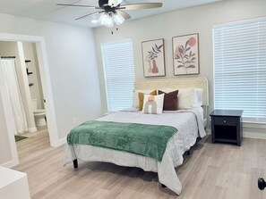 3 bedrooms, iron/ironing board, free WiFi, bed sheets