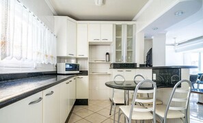 Basic Apartment | Private kitchen - 3 Bedroom apt 100m fr/ the Central Beach BC Edg401 (Balneário Camboriú)