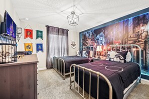 4 bedrooms, iron/ironing board, WiFi, bed sheets