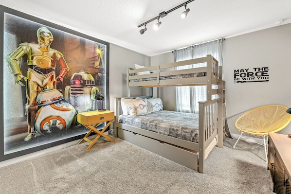 4 habitaciones, tabla de planchar con plancha, wifi y ropa de cama 