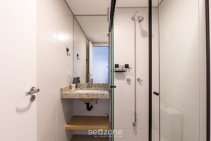 Basic Apartment | Bathroom