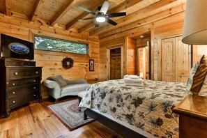 4 bedrooms, iron/ironing board, free WiFi