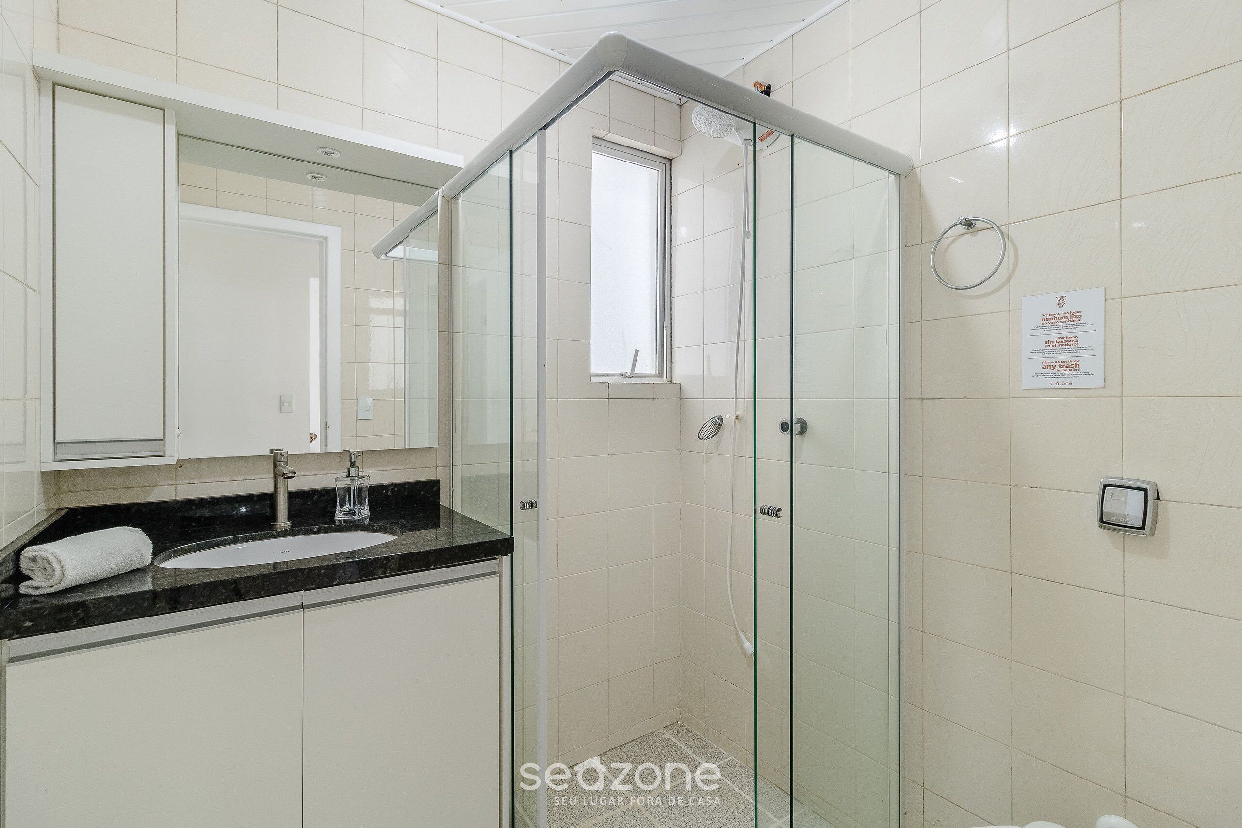 Basic Apartment | Bathroom