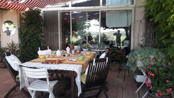 Outdoor dining