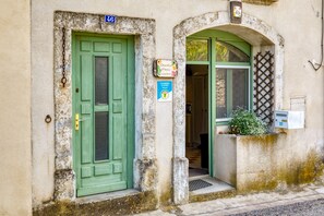 Exterior detail - 'Petite Suite Douillette' Guest Room with Balcony, Wi-Fi, and Air Conditioning (Saint-Pargoire)