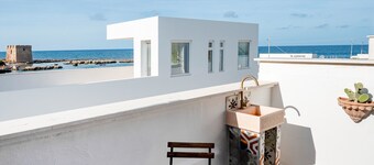 Apartment 'La Veranda' with Sea View, Wi-Fi and Air Conditioning