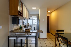 شقة بتجهيزات أساسية | مطبخ خاص