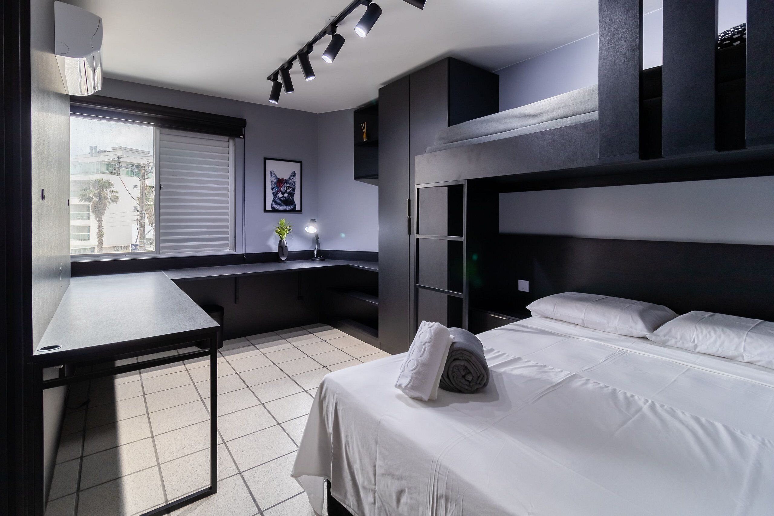 Basic Apartment | 2 bedrooms, desk