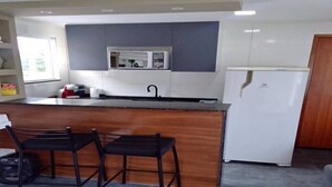 Private kitchen - Cozy family home to spend your weekend (Parada de Lucas Rio de Janeiro)