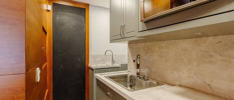 Departamento básico | Cocina privada