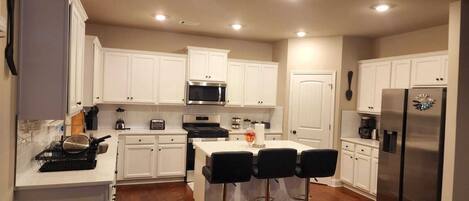 Microones, forn, placa de cuina i rentaplats