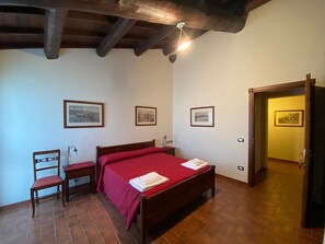 Escrivaninha, cortinas blackout, Wi-Fi de cortesia