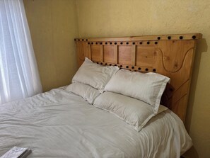 Iron/ironing board, WiFi, bed sheets