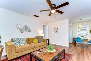 Televisión y chimenea 