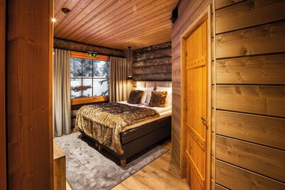 萨里塞尔卡木屋旅馆  