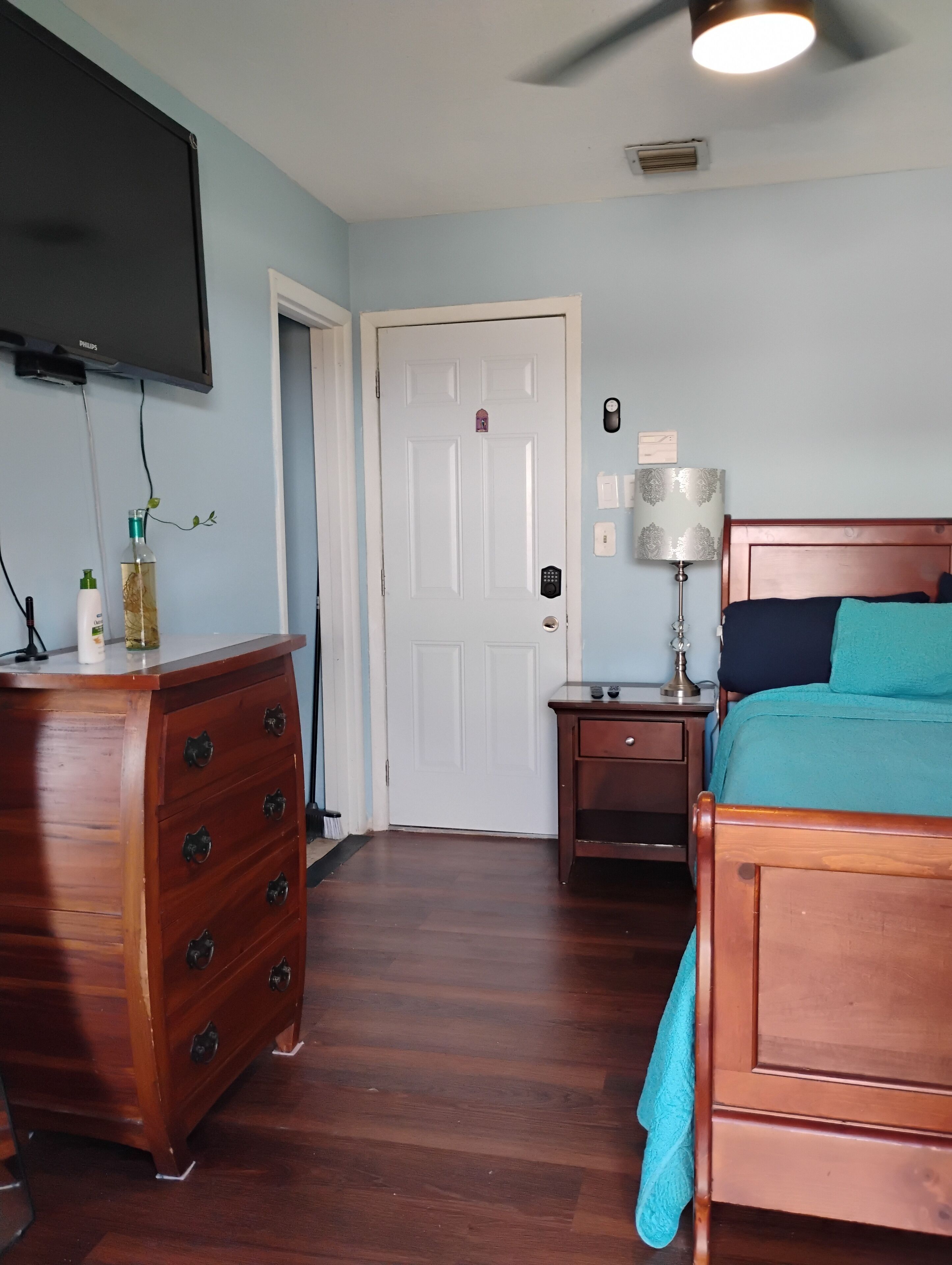 1 habitación, escritorio, wifi gratis y ropa de cama 