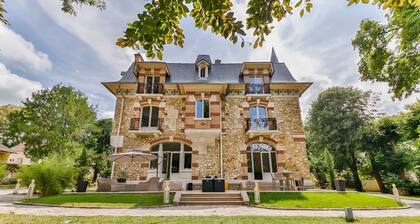 Chateau Pernelle - Sept Chambres Villa, Couchages 14