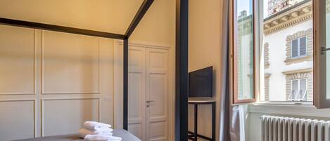 3 slaapkamers, een strijkplank/strijkijzer, internet, beddengoed