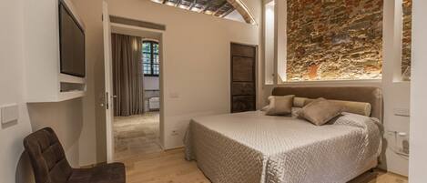 1 bedroom, iron/ironing board, internet, bed sheets