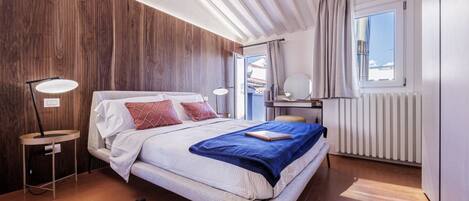 1 bedroom, iron/ironing board, internet, bed sheets