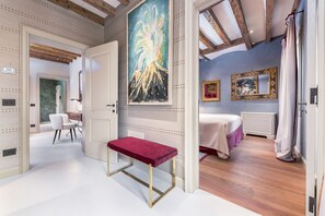 5 habitaciones, tabla de planchar con plancha y ropa de cama 