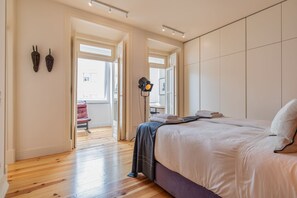 4 habitaciones, tabla de planchar con plancha, internet y ropa de cama 